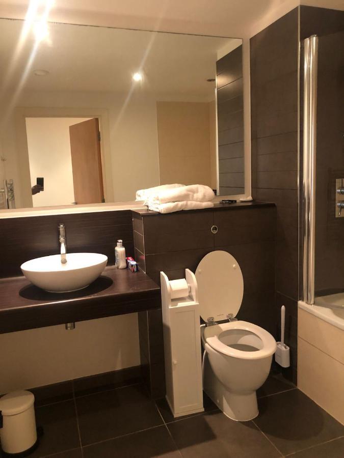 Lovely Serviced Apartment 2Min 2 City Center Манчестер Экстерьер фото