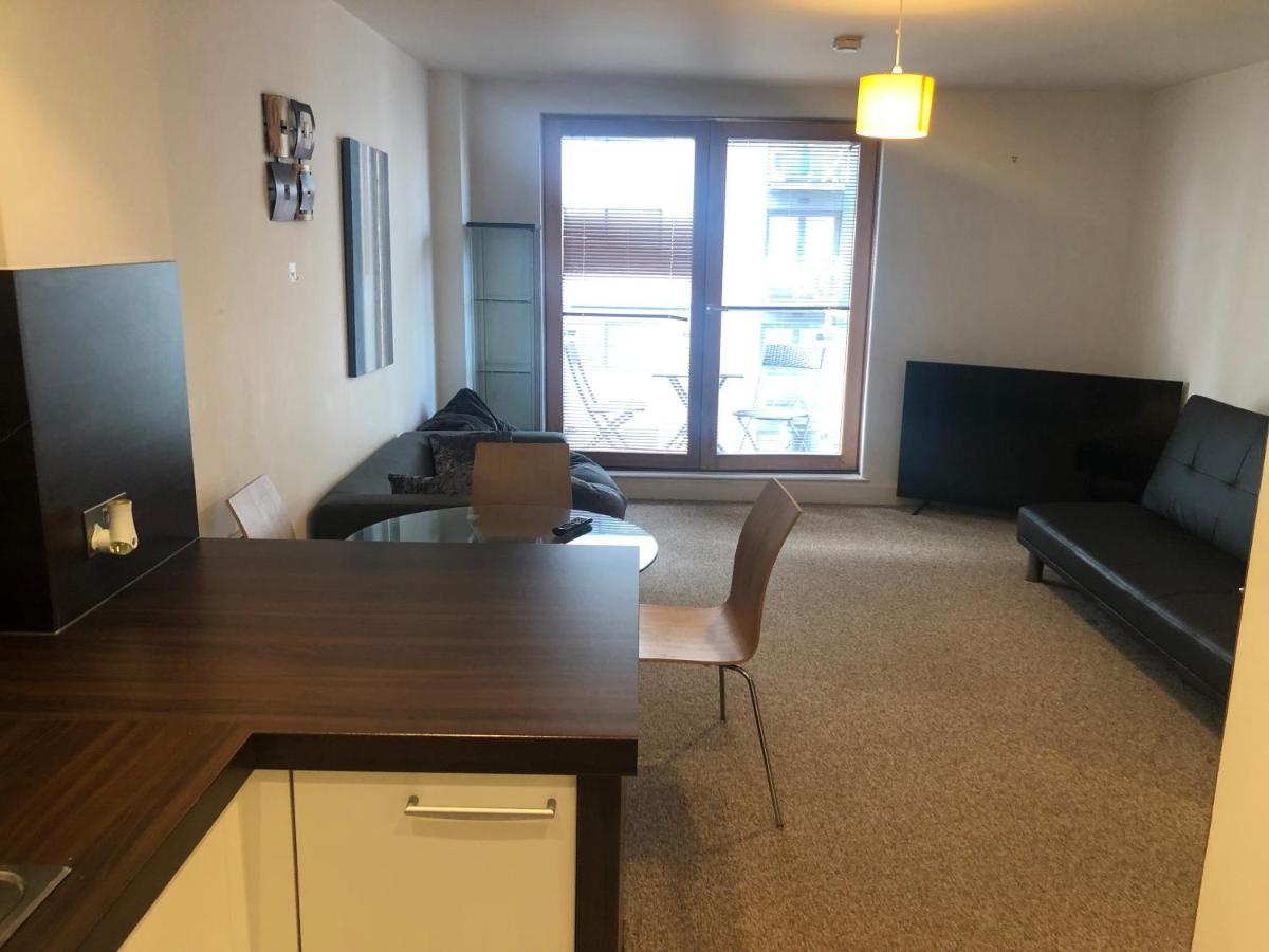 Lovely Serviced Apartment 2Min 2 City Center Манчестер Экстерьер фото